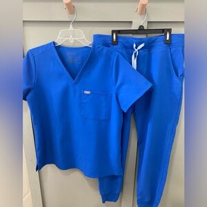 Figs! EUC royal blue scrub set! No stains. Only hung to dry!